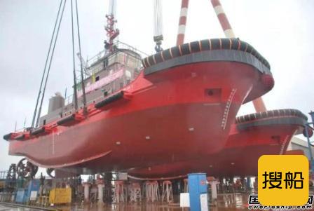 镇江船厂2艘公共应急消防船顺利吊装下水