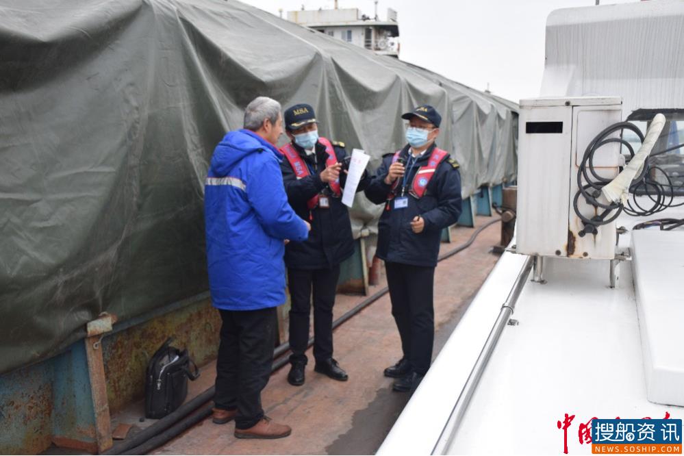 宜昌港区海事处积极开展《长江保护法》宣贯