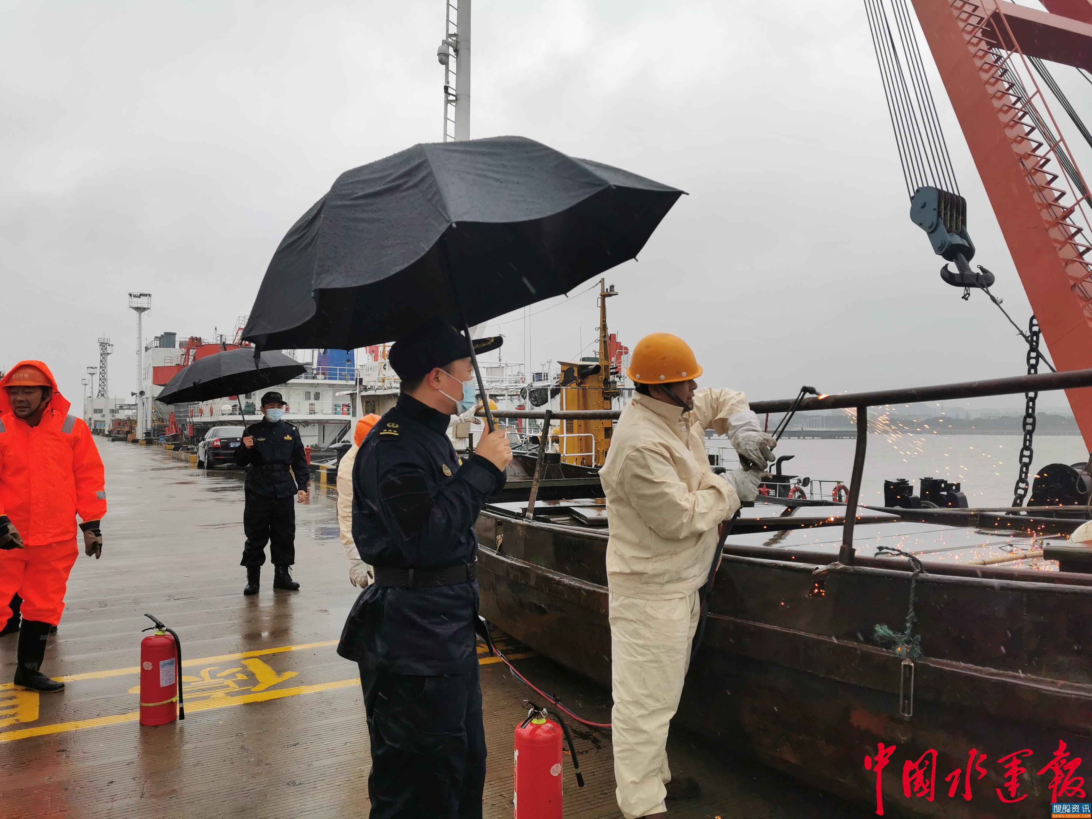 重拳治理！这艘非法私渡“三无船”，被拆解了！