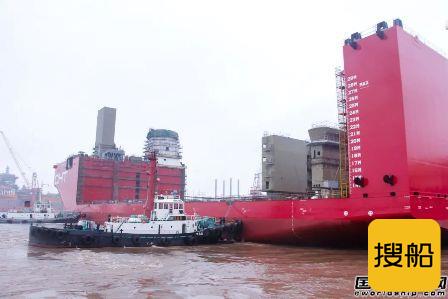 招商工业全球首制48000MT半潜重吊运输船下水