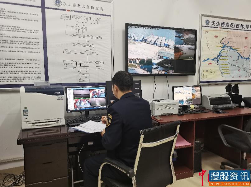 开学第一天 百色海事贴心护航学生渡