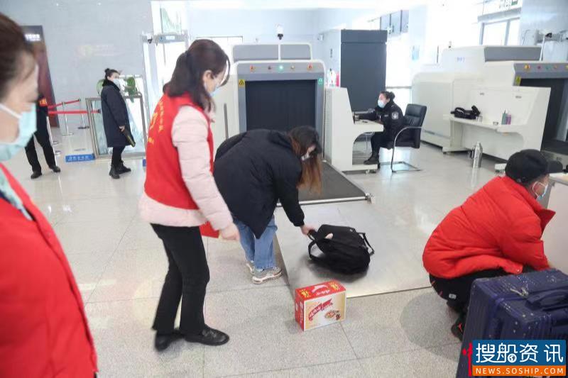 绽放在海河联运航线上的真情服务之花 ——记连云港盐灌船闸“潮河E站”巾帼服务队