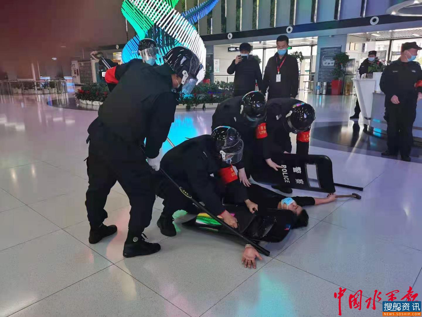 长航武汉公安:开展反恐防暴演练 提升安全防范意识