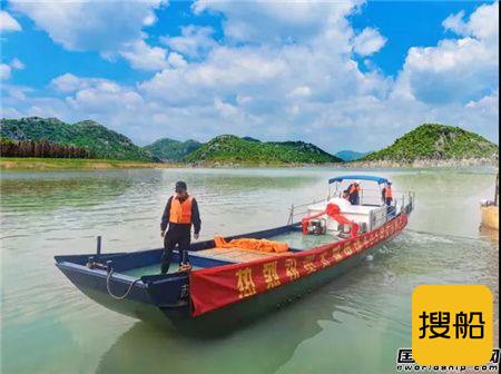 太湖流域首艘电动作业船正式下水交付