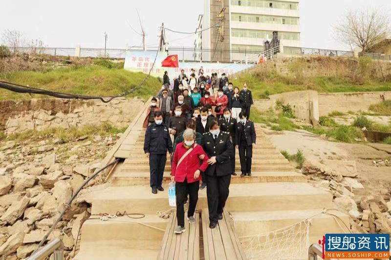 荆州海事局与联点社区开展党建和文明共建活动