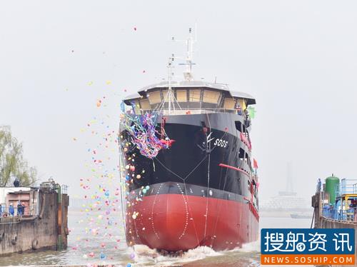 世界先进的生态活鱼运输船在镇江船厂顺利下水