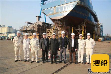 南通中远海运船务N886项目提前完成主机吊装工程获船东点赞