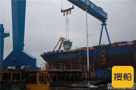 南通中远海运船务N886项目提前完成主机吊装工程获船东点赞