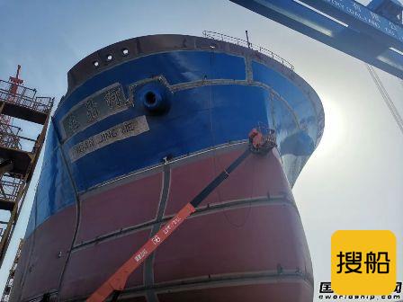 大连中远海运重工49900油轮首制船主船体成型