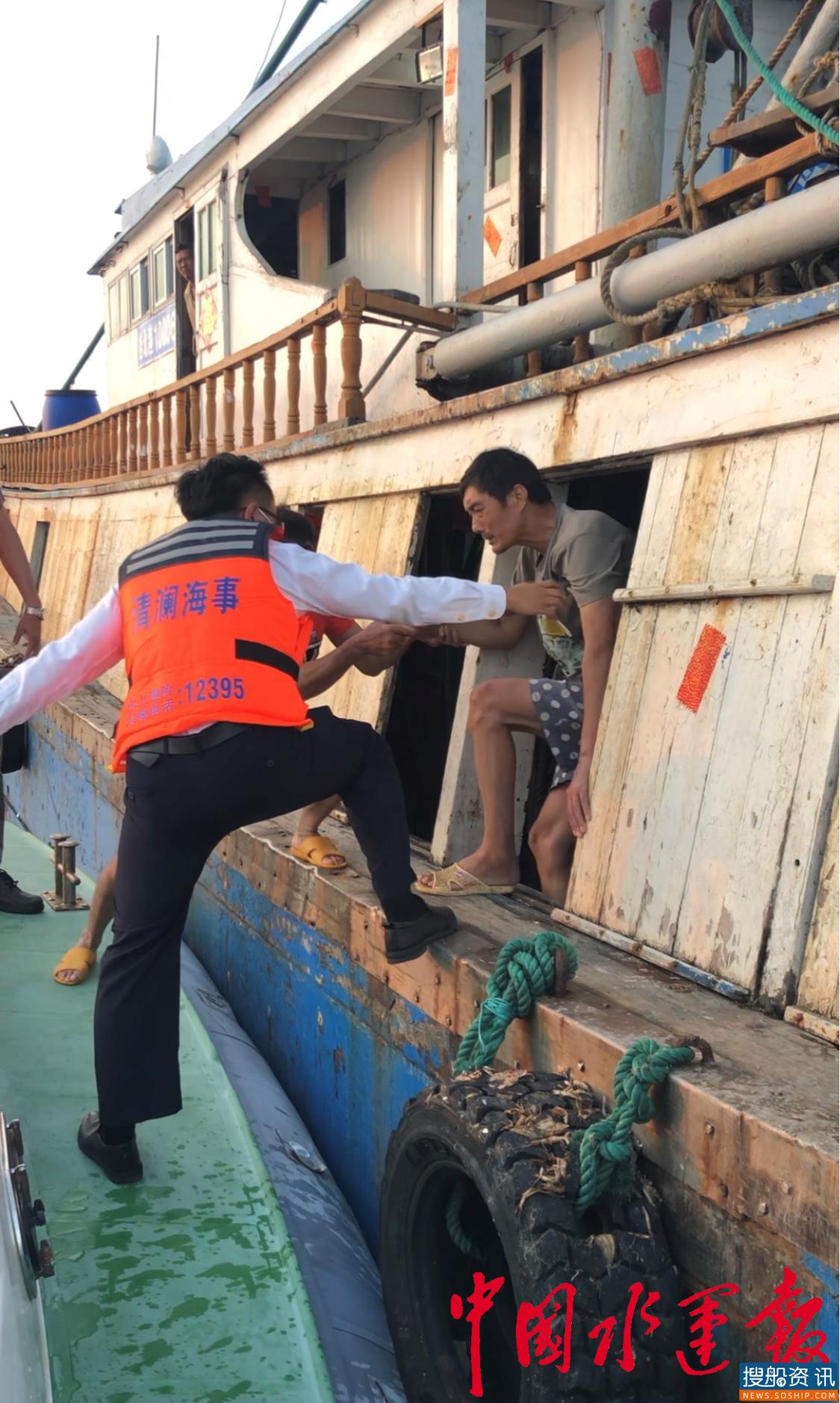 清澜海上搜救分中心首次协调国家紧急医学救援队(海南)救助一伤病渔民