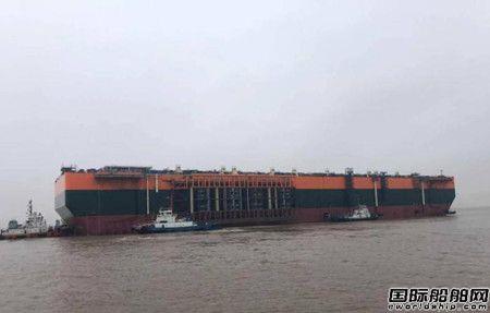 启东中远海运海工建造FPSO“Tortue-N999”号出坞