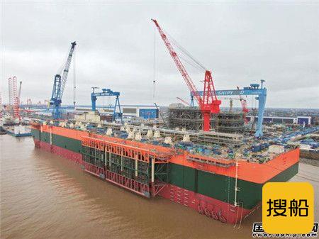 启东中远海运海工建造FPSO“Tortue-N999”号出坞