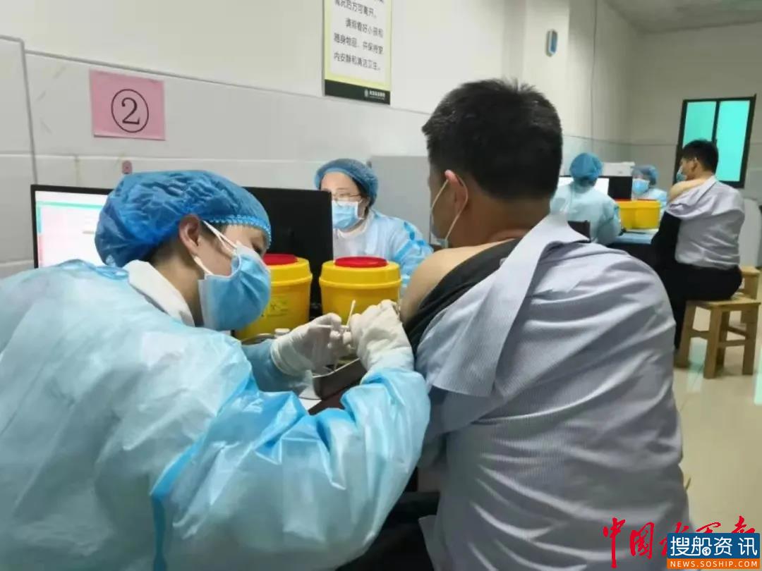 暖心 | 七旬夫妇相约武汉航运医院接种新冠疫苗