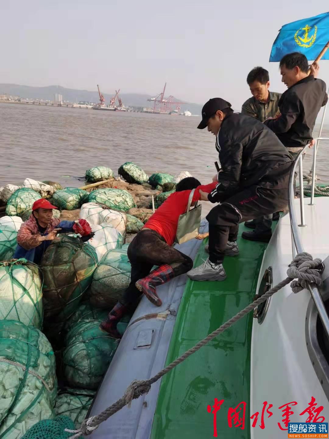 渔船沉没2人遇险 台州海事10分钟成功营救