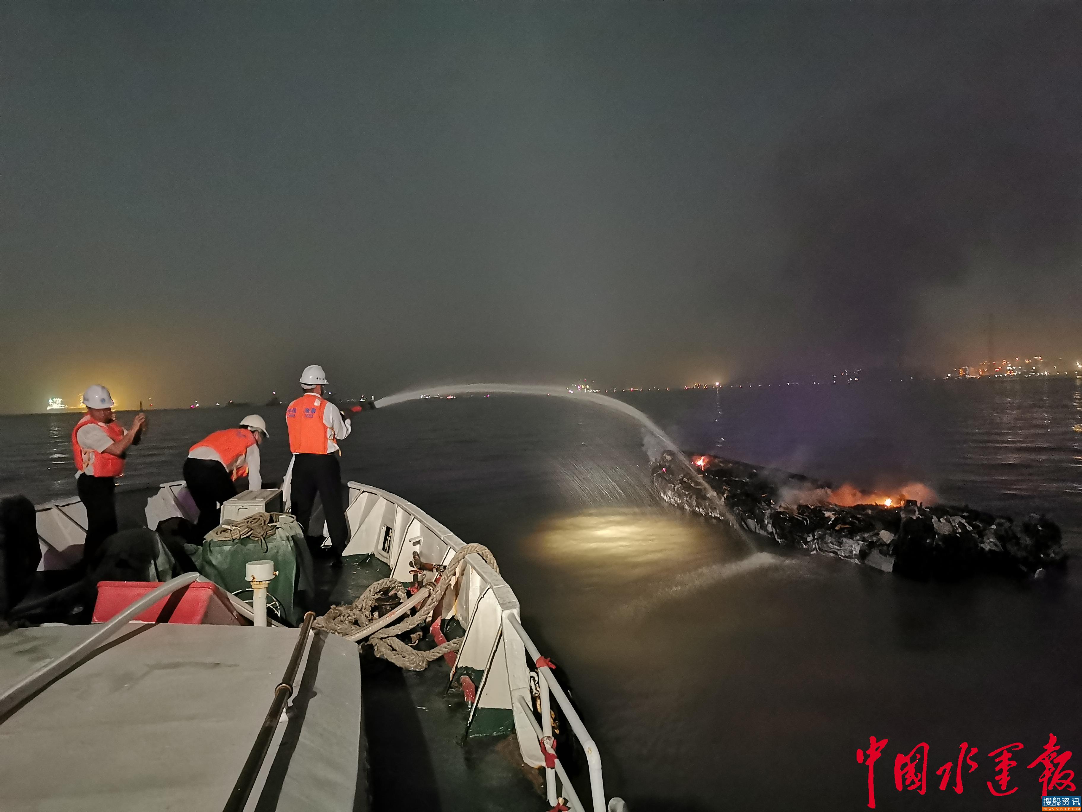 紧急出动！广州海事部门成功处置一起快艇失火险情