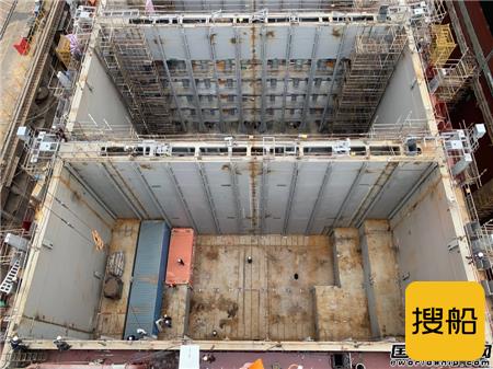 黄埔文冲为德翔海运建造首艘2700TEU集装箱船出坞
