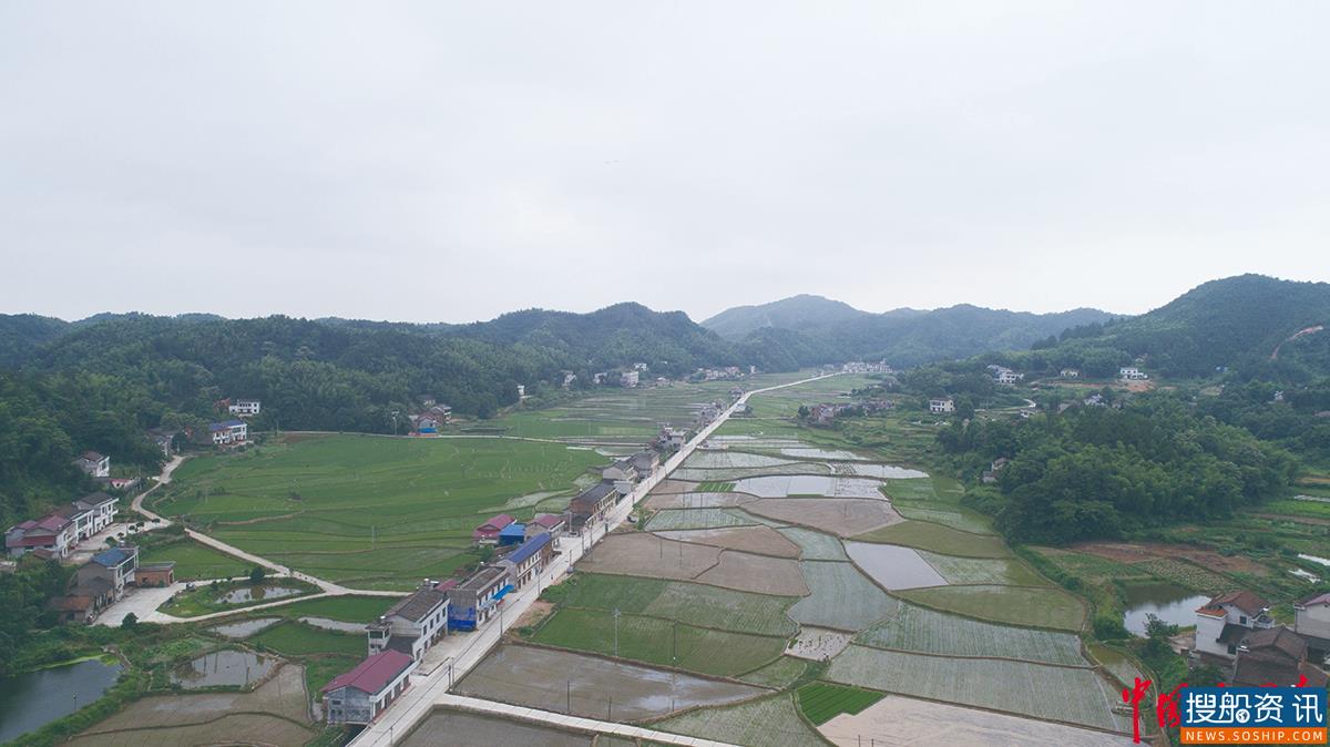 “坑洼路”变身“便民路”