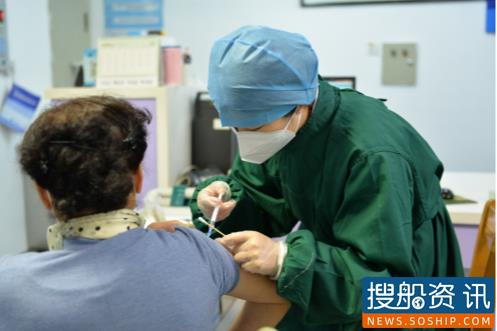 长江航运总医院开设疫苗接种点 老年人自发预约接种
