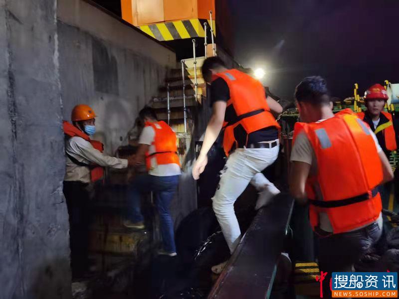 广东湛江6名钓友海上遇险终获救