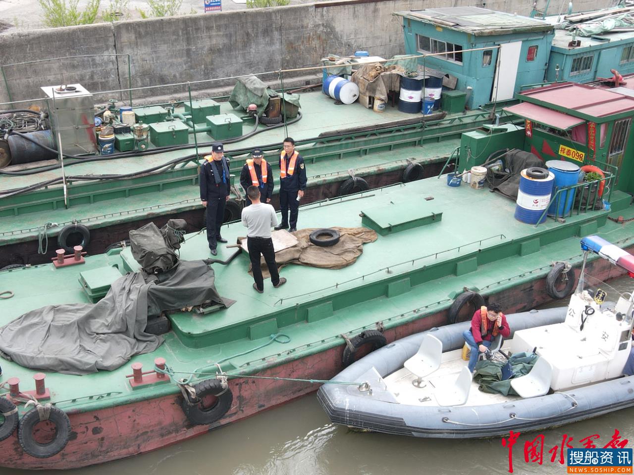 三方联动对百年桥梁进行全面“体检”——杨浦海事局联合杨浦区市政和水务管理中心、杨浦水上派出所对定海桥进行隐患排查