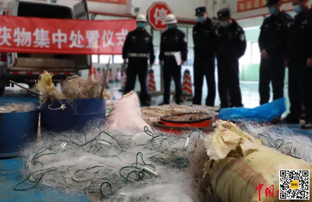 长江航运公安局上海分局开展涉案渔获物集中处置行动