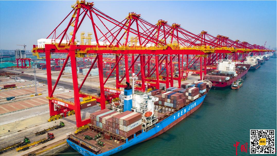 山东港口日照港4台远控岸桥首次实现远程同船装卸作业