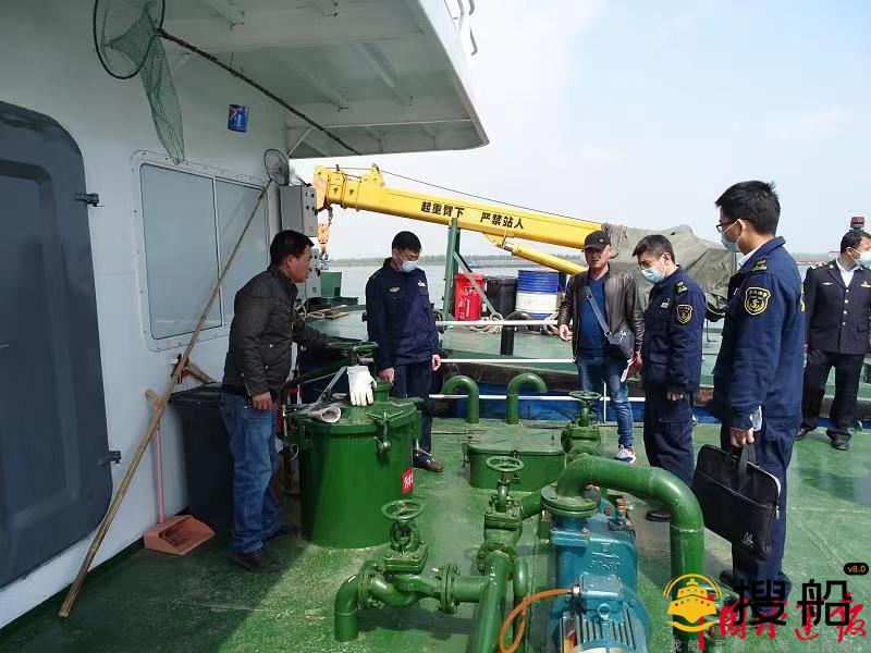 荆州海事局强化暮春时节船舶防污联合检查