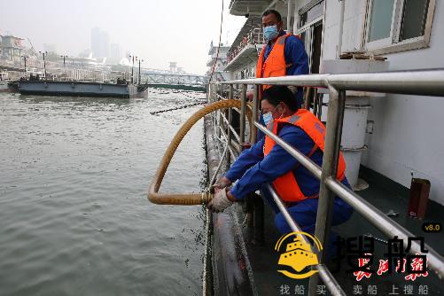 武汉首艘专业生活污水收集船“上岗”,长江武汉段实现船舶污染物零排放