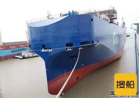 江南造船首制3600车汽车运输船浮船坞成功下水