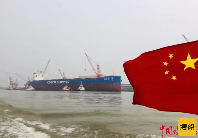 扬州海事局精心维护超大型海轮安全出坞