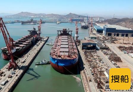 渤船重工建造32.5万吨矿砂船4号船提前实现下水节点