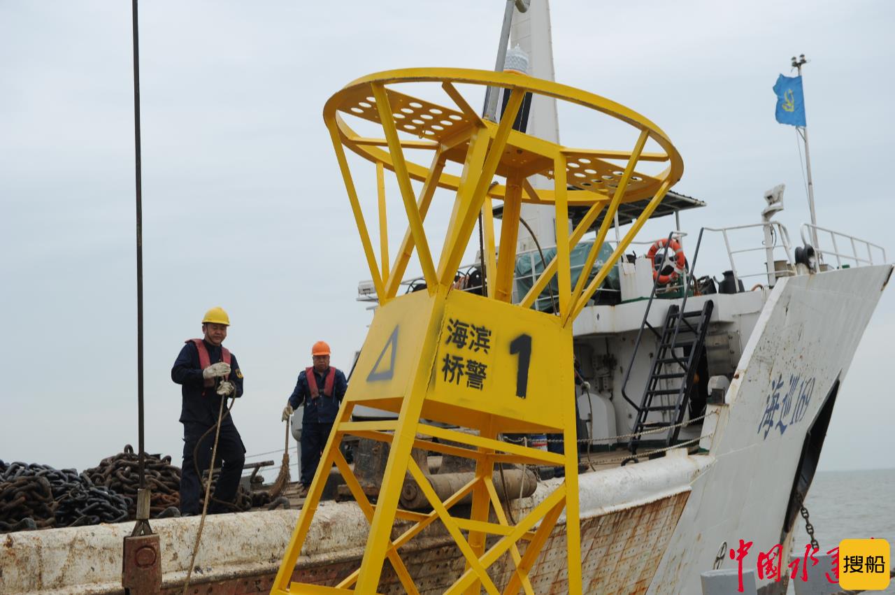 江苏沿海首座桥涵标志航标工程完工