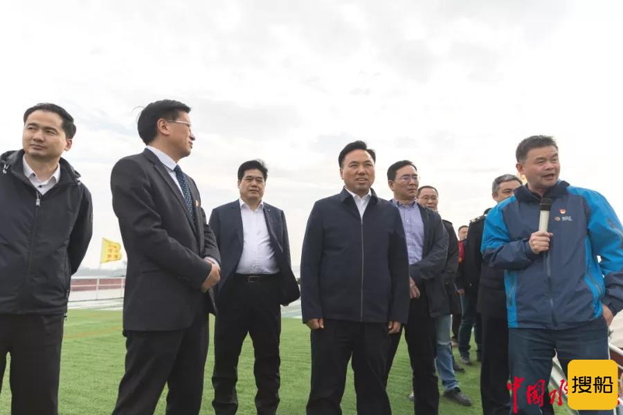 南京市人民政府副市长邢正军带队赴长江汇水上绿色服务区检查调研,要求企业践行绿色航运服务初心使命