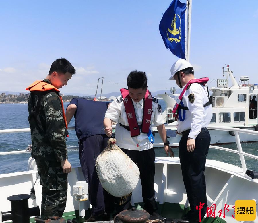 泉州海事部门联合多部门开展湄洲湾海上联合执法清障行动
