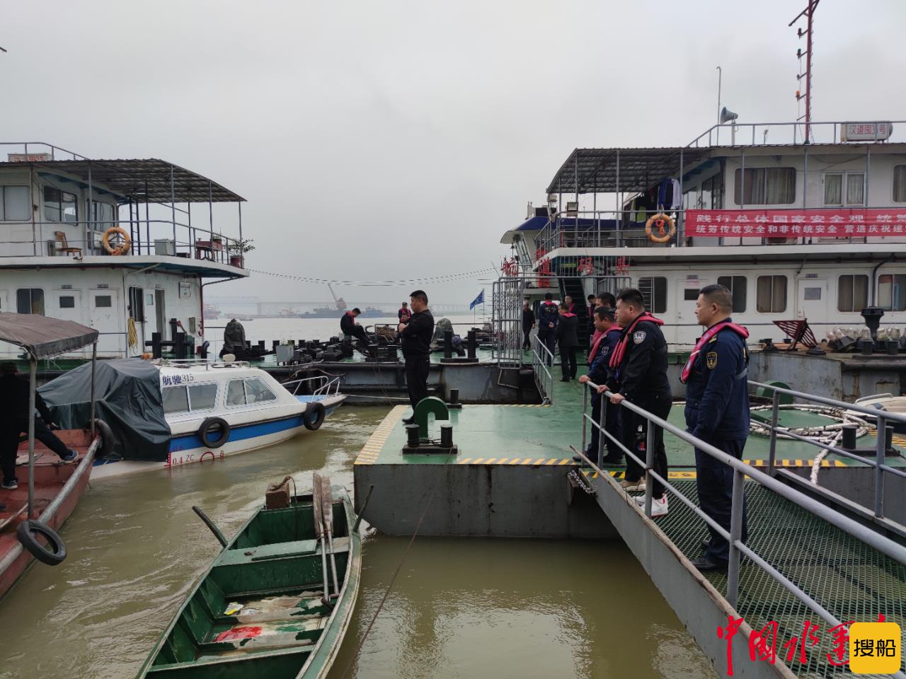 岳阳海事局联合多部门开展“三无”船舶 专项整治活动