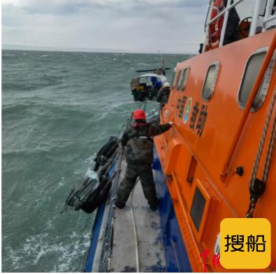 北海一渔船暴风中遇险拒绝弃船受助,救助艇“陪伴式”护航回岸