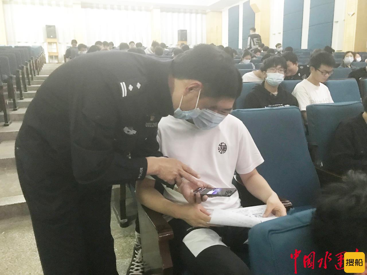 长航武汉公安武昌派出所深入校园开展防电信诈骗宣传活动