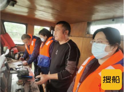 感受船员艰辛 解决群众难题  邵伯船闸开展“邵闸人过邵闸”随船体验活动