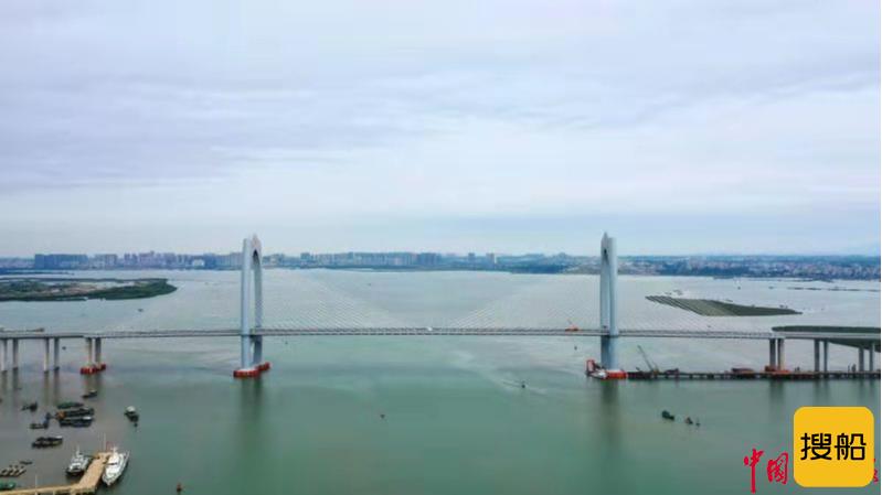 广东茂名水东湾跨海大桥建成通车