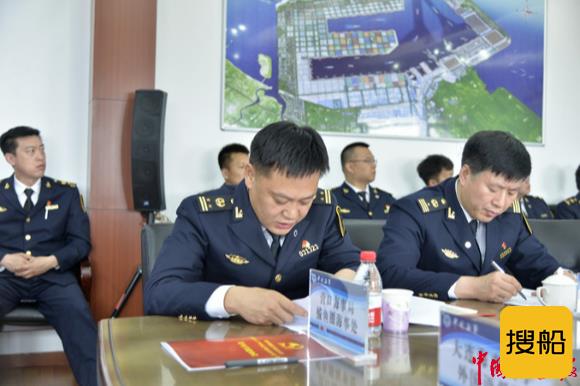 营口鲅鱼圈海事处党支部与大连海事大学外国语学院党支部开展联学共建活动