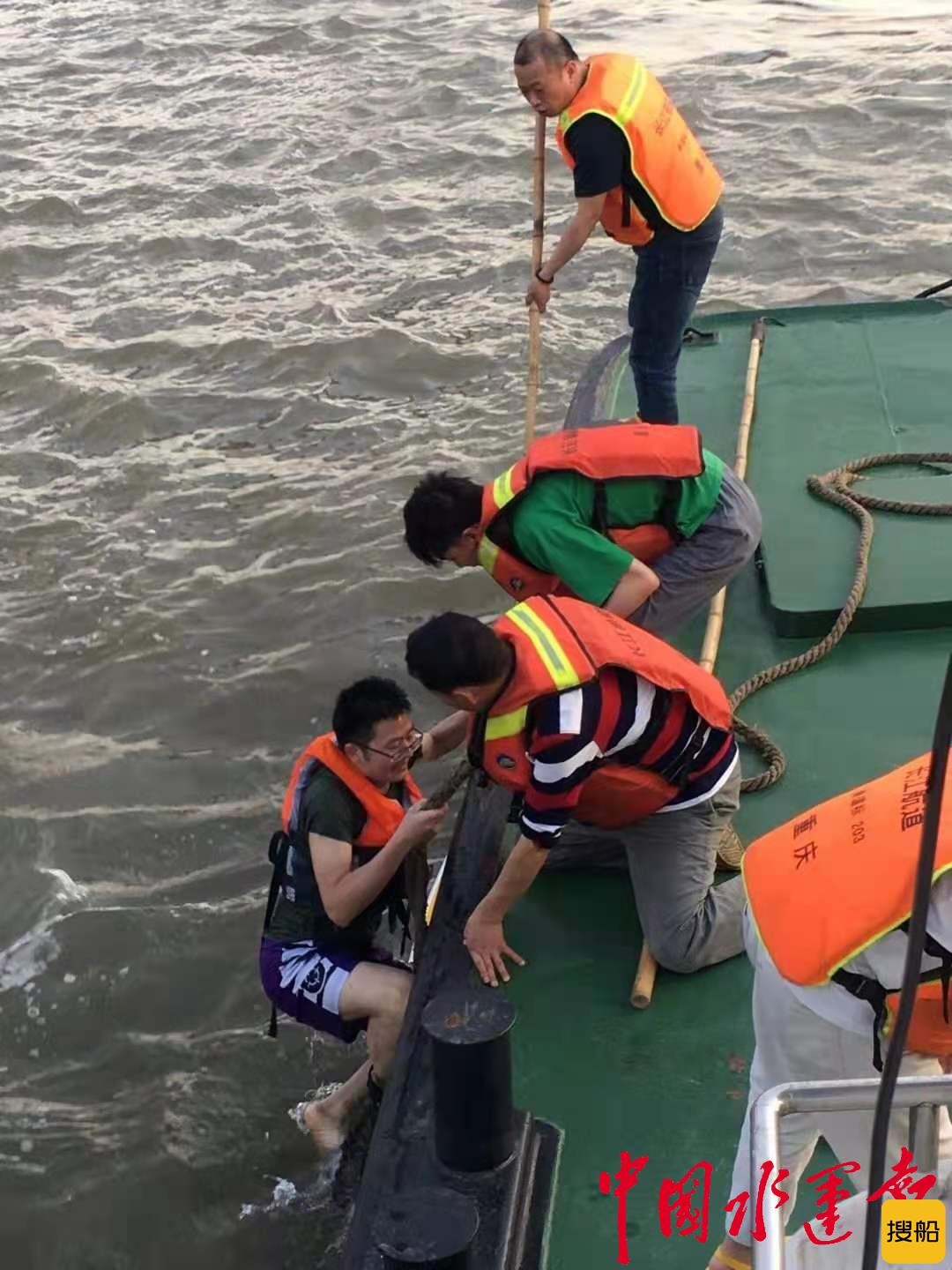 赞!长江重庆航道处望龙门航道职工勇救落水人员