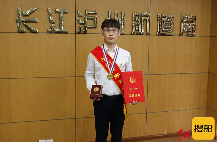 长江泸州航道局王德瑞荣获“泸州青年五四奖章”
