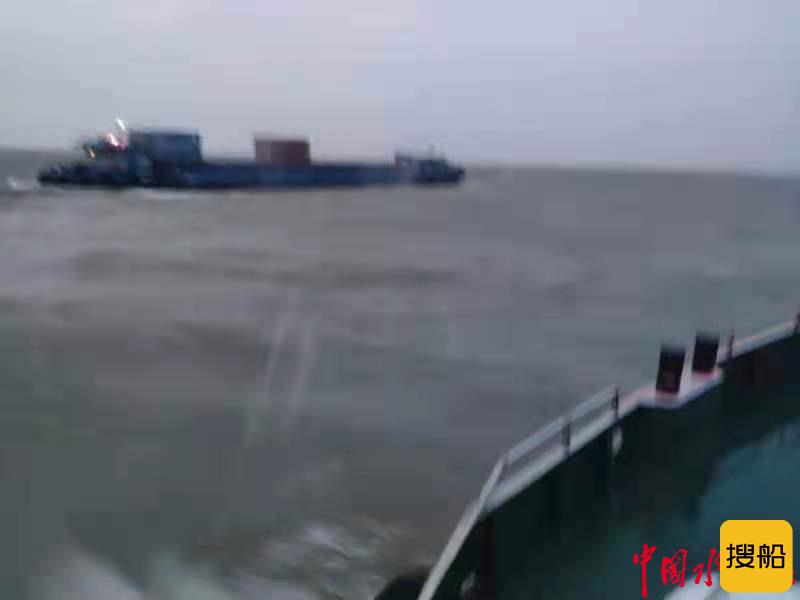 洪泽湖突起大风 船舶遇险获救无人员伤亡