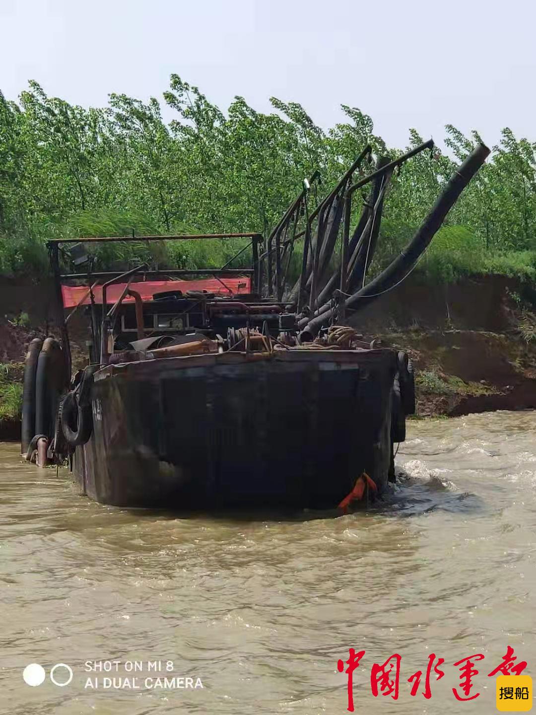 无人值守船舶飘走 长航武汉公安联合海事紧急救援