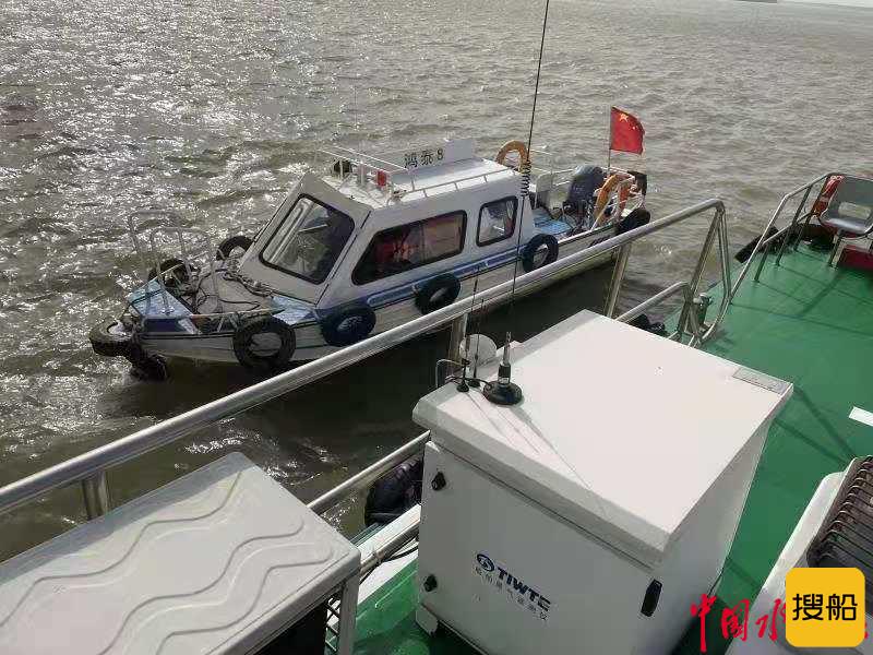 筑牢水上安全防线  扬州海事强化交通艇安全监管