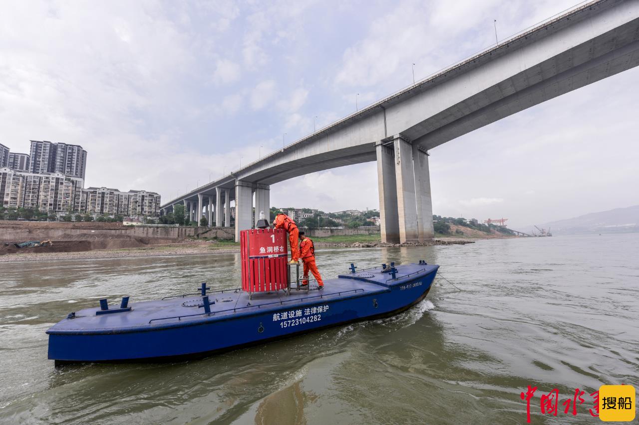 “五一”我在岗 师徒船长携手共护长江航道