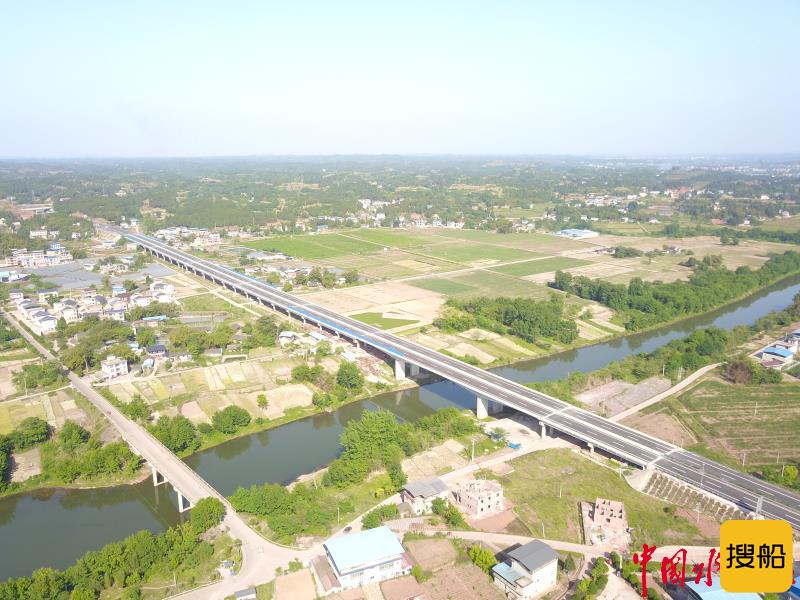合安高速公路双江枢纽互通至崇龛川渝界段通车 川渝间又增新通道