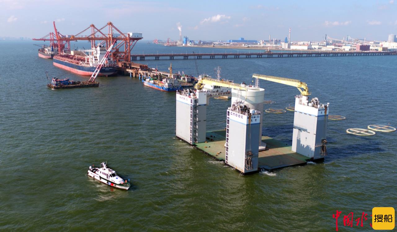 防城港钢铁基地项目专用码头工程101#泊位最后一个大型沉箱安全入海
