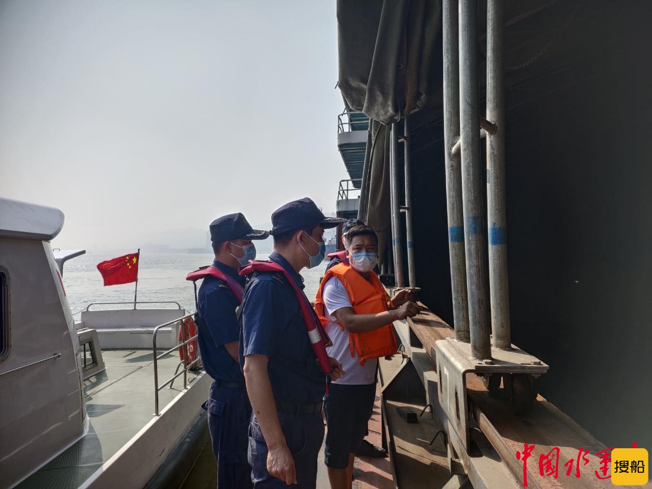 黄石港区海事处开展涉硅类货物专项检查