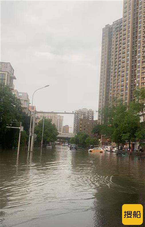 14级阵风逼停长江武汉段船舶!今晚到明天风雨继续